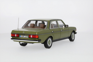Original Mercedes-Benz 200 W123 (1980-1985) agavengrün, Norev, 1:18 3