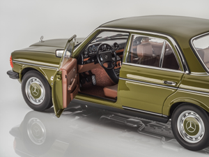 Original Mercedes-Benz 200 W123 (1980-1985) agavengrün, Norev, 1:18 4