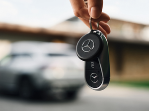 Original Mercedes-Benz schwarz / silberfarben, Kunststoff, galvanisiert 3