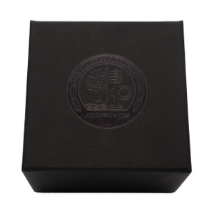 Schwarze Box mit AMG Logo 4