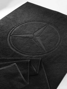 Duschtuch schwarz mit Mercedes-Benz Logo, Detailansicht 1