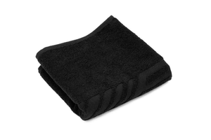 Schwarzes Handtuch zusammengelegt 2