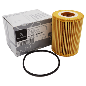 Gelber Ölfilter neben Verpackung 1