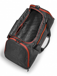 Sporttasche schwarz mit AMG-Logo, offen 2