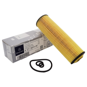 Gelber Ölfilter an Verpackung angelehnt 1