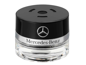 Glas Duftflakon mit schwarzem Deckel und Mercedes-Benz Schriftzug und Logo 1