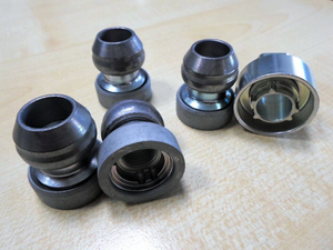 original-ford-abschliessbare-radmuttern-fuer-transit-tourneo-custom-2221666 1