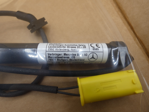 Original Mercedes-Benz Airbag Aktuator Motorhaube 2