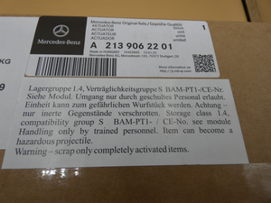 Original Mercedes-Benz Airbag Aktuator Motorhaube 3