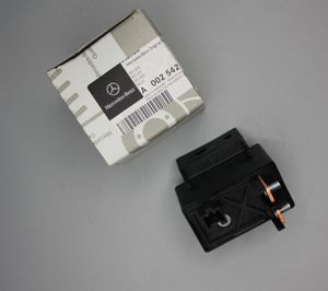 Original Mercedes-Benz Batterie-Trennrelais, Sprinter, G-Modell 2