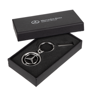 Schlüsselanhänger in einer schwarzen Verpackung 1