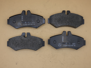 Original Mercedes-Benz Bremsklötze hinten. G-Modell 461, 463, Transporter 903 1