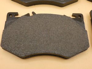 Original Mercedes-Benz Bremsklötze vorne. A45 AMG, GLB35, GLA35 2