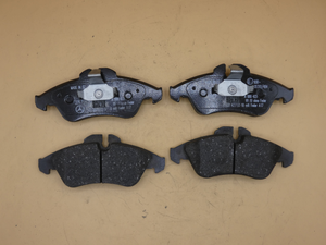 Original Mercedes-Benz Bremsklötze vorne. Sprinter W903, W909 1