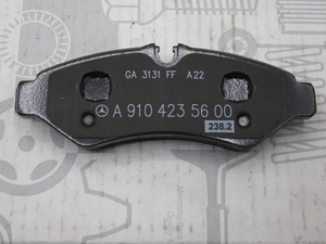 Original Mercedes-Benz Bremsklotz-Satz hinten. Sprinter W907, W910 2