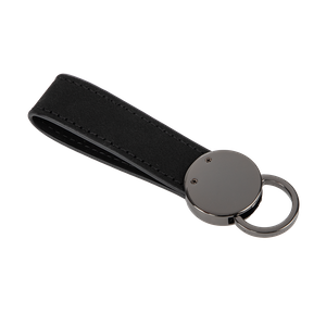 Rückseite des Mercedes-Benz-Schlüsselanhängers mit schwarzer Lederschlaufe und metallischem Verbindungsstück. 2