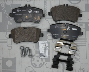 Original Mercedes-Benz Bremsklotz-Satz vorne. C-Klasse W203 1