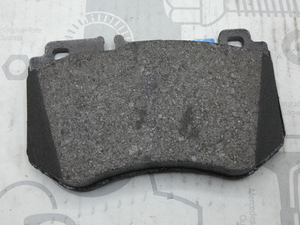 Original Mercedes-Benz Bremsklotz-Satz vorne. C-Klasse W205 3