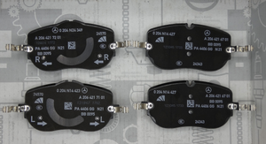 Original Mercedes-Benz Bremsklotz-Satz vorne. C-Klasse W206 1