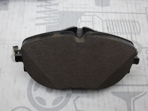 Original Mercedes-Benz Bremsklotz-Satz vorne. C-Klasse W206 4