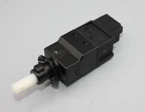 Original Mercedes-Benz Bremslichtschalter ML 163, A 168, Vito 638, Sprinter 901,902,903,904,905 2