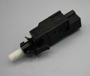 Original Mercedes-Benz Bremslichtschalter ML 163, A 168, Vito 638, Sprinter 901,902,903,904,905 3