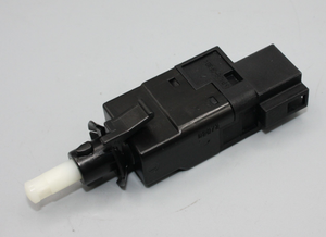 Original Mercedes-Benz Bremslichtschalter ML 163, A 168, Vito 638, Sprinter 901,902,903,904,905 4