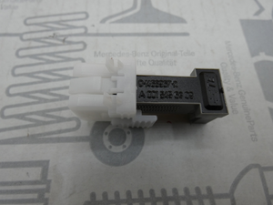 Original Mercedes-Benz Bremslichtschalter. CLA, GLA, ML, GLE, GL, SLK, A-Klasse 5