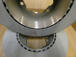 Original Mercedes-Benz Bremsscheibensatz (2 Stück) hinten. Sprinter W900 4