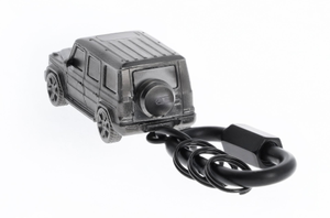 Schlüsselanhänger in Form eines detaillierten Mercedes-Benz G-Modells aus Metall, Rückansicht mit Reserverad und schwarzer Schlüsselring-Verbindung. 2