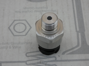 Original Mercedes-Benz Drucksensor Luftfederung. Actros, Axor, Atego 4