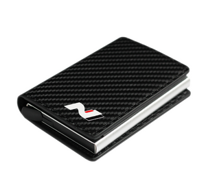 Schwarzes Kreditkartenetui in Carbon-Optik mit N-Logo, geschlossen 1