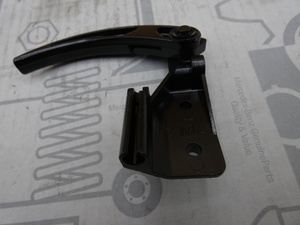 Original Mercedes-Benz Entriegelungsgriff Motorhaube. Vario W669 4
