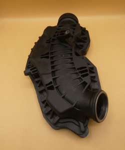 Original Mercedes-Benz Geräuschdämpfer an Ladeluftleitung links. C-Klasse 204, GLK, G-Modell. OM642 2