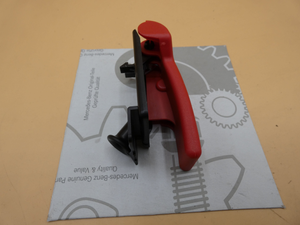 Original Mercedes-Benz Griff Motorhaubenentriegelung. W117, W156, W166, W176, W176, W205 5