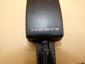 Original Mercedes-Benz Gurtschloss Sitz links. C-klasse W205, E-Klasse W213, GLC W253, V-Klasse W447 3