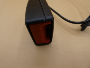 Original Mercedes-Benz Gurtschloss vorne links. W205, W213, W253, W447 4