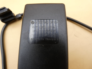 Original Mercedes-Benz Gurtschloss vorne links. W205, W213, W253, W447 5