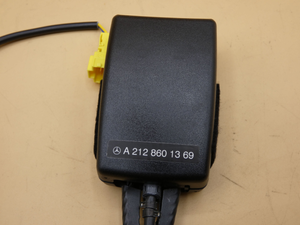 Original Mercedes-Benz Gurtschloss. E-Klasse W212 vorne links 6