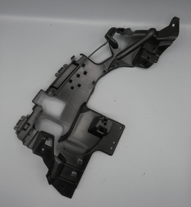 Original Mercedes-Benz Halter Endrohrblende rechts. C-Klasse W205 1