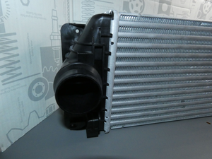 Original Mercedes-Benz Ladeluftkühler. Sprinter W907 2