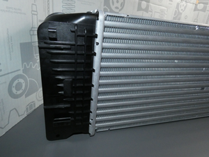 Original Mercedes-Benz Ladeluftkühler. Sprinter W907 5