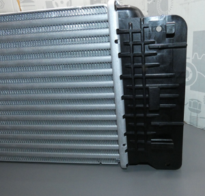 Original Mercedes-Benz Ladeluftkühler. Sprinter W907 6