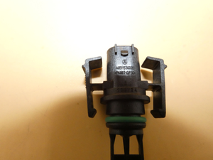 Original Mercedes-Benz Temperatursensor an Ladeluftkühler. C-Klassse, E-Klasse, GLC, Vito 5