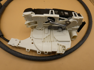 Original Mercedes-Benz Türschloss hinten rechts. Sprinter W900, W906 3