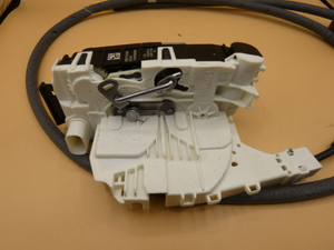 Original Mercedes-Benz Türschloss hinten links. Sprinter W906 4