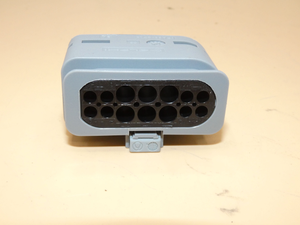 Original Mercedes-Benz Steckergehäuse Scheinwerfer vorne. 1