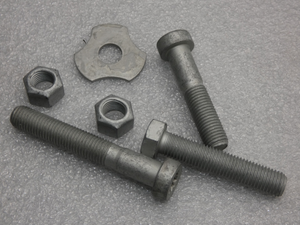 Original Mercedes-Benz Teilesatz Zugstrebe / Hinterachse. W124, W129, W170, W201, W202 2