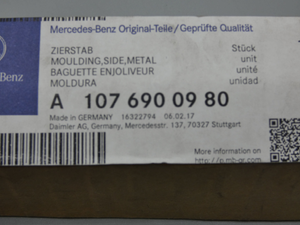 Original Mercedes-Benz Zierstab hinten links. SL W107 6