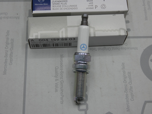 Original Mercedes-Benz Zündkerzen-Satz (4 Stück). OM271 2